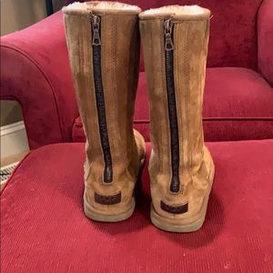 Gorgeous tan Uggs